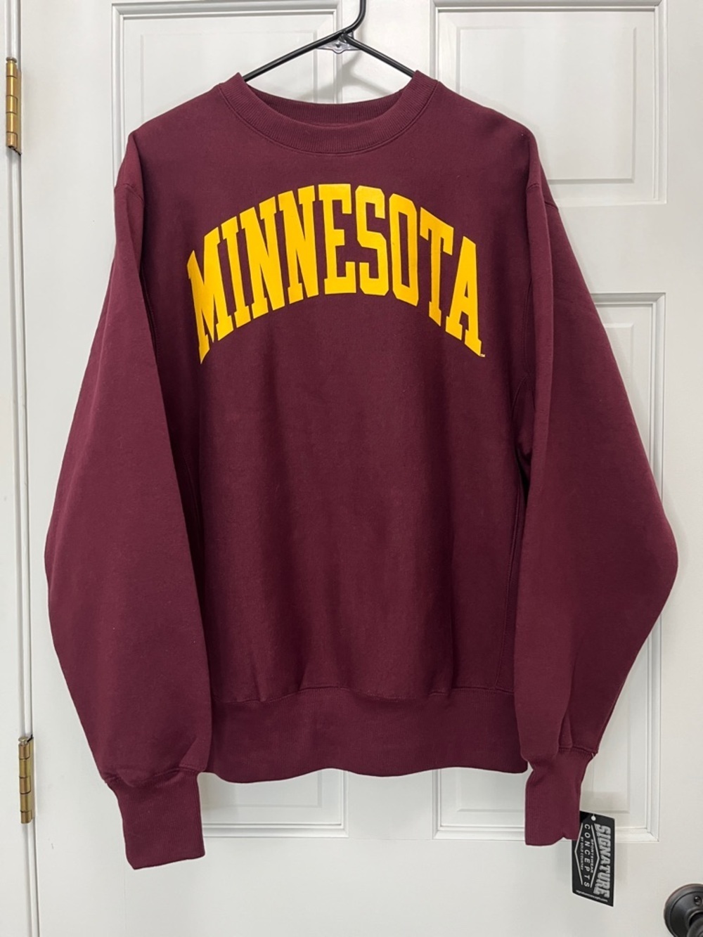 NWT Signature Concepts University of Minnesota Crewneck Sweatshirt - Size Small